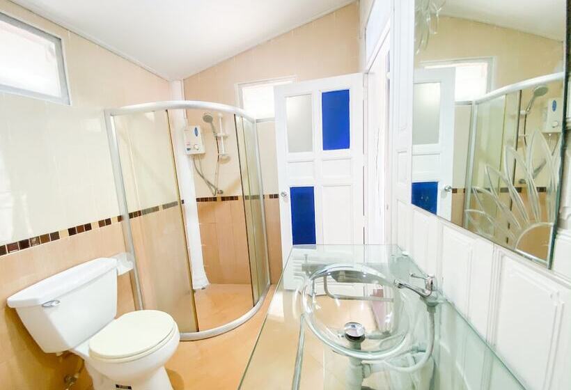 Семейный Номер, Banthaisangthain Resort