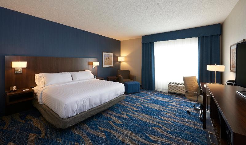 キングサイズベッドのスタンダードルーム, Holiday Inn Express & Suites St. John S Airport, An Ihg
