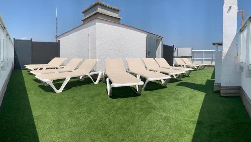 Семейный Номер, Hôtel Le Canetois