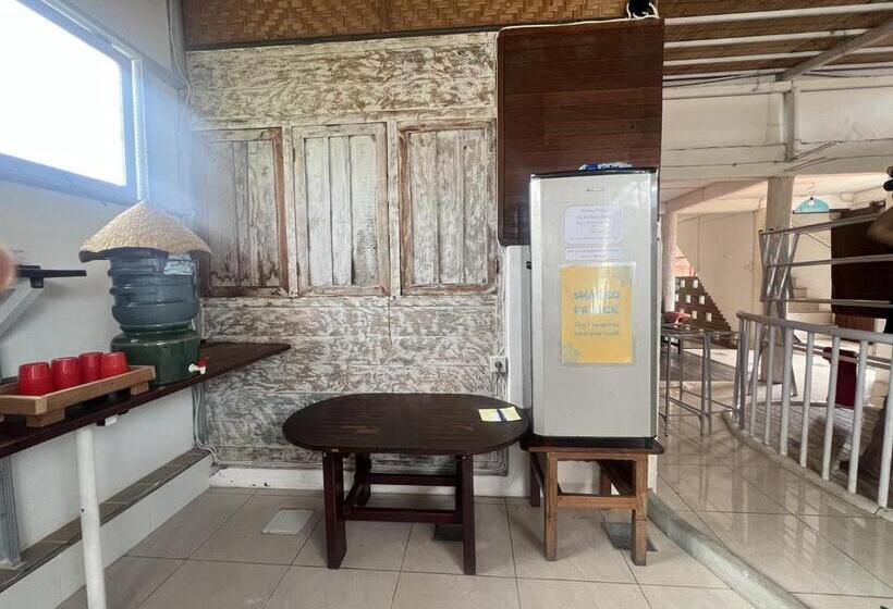 Номер Стандарт Индивидуальный Совместная Ванная, Seabreeze Hostel Bali