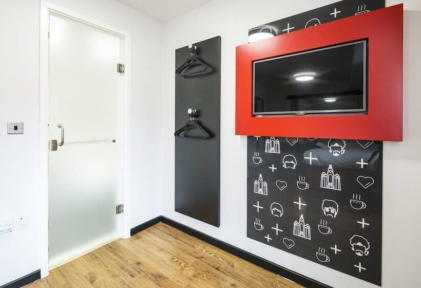 Номер Стандарт, Tune Hotel Liverpool