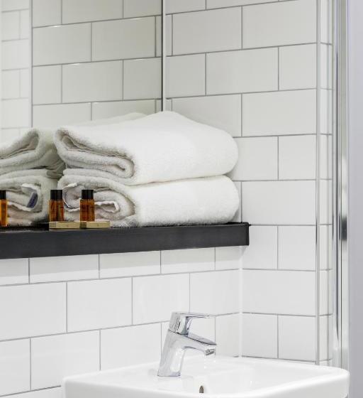 Номер Стандарт, Tune Hotel Liverpool