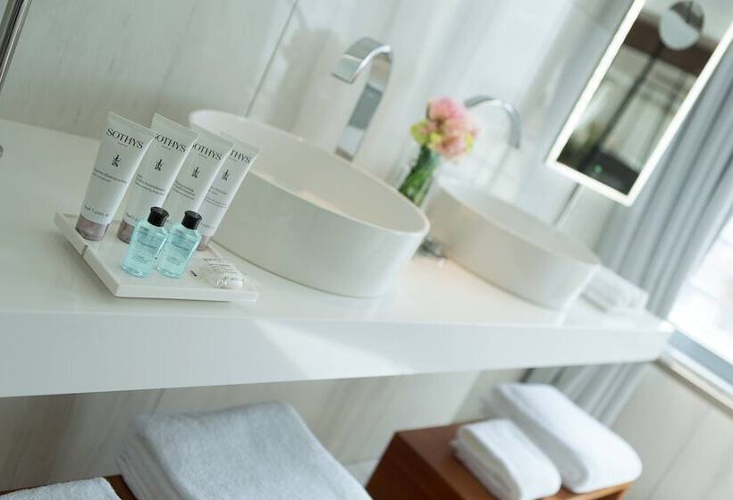 سوئیت با چشم‌انداز, Renaissance Paris Republique Hotel & Spa