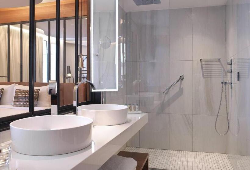 اتاق استاندارد با تخت بزرگ, Renaissance Paris Republique Hotel & Spa