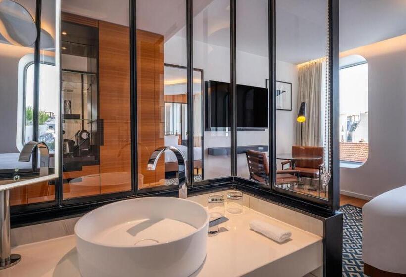 اتاق استاندارد با چشم‌انداز باغ, Renaissance Paris Republique Hotel & Spa