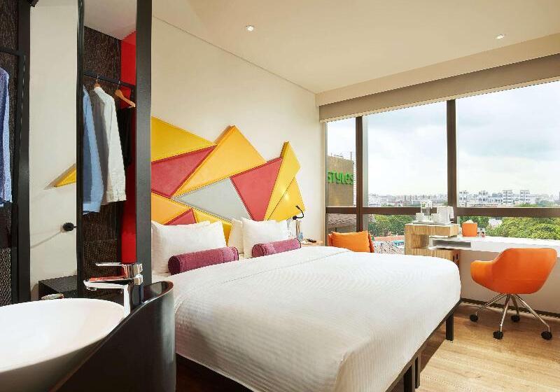 Standard Room Pool View, Ibis Styles Singapore On Macpherson