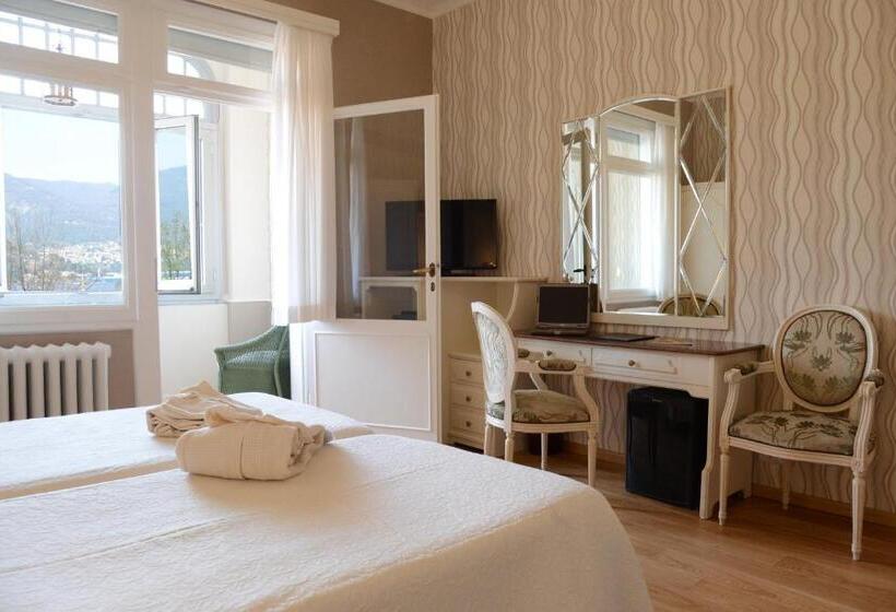 Superior room with lake view, Metropole Suisse