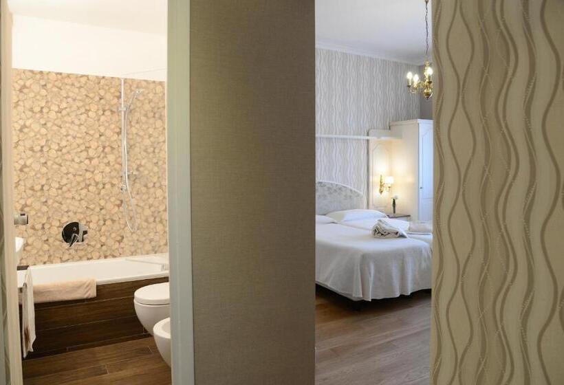 Superior room with lake view, Metropole Suisse