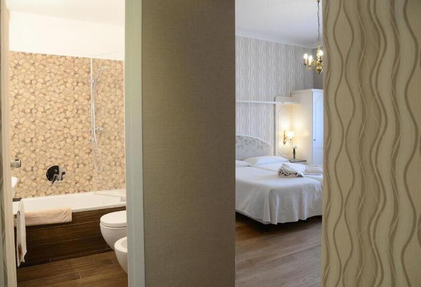 Superior room with lake view, Metropole Suisse