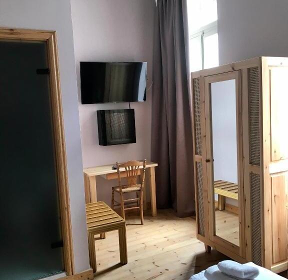 اتاق لوکس با تخت بزرگ, Vasilikon Hotel 1888 The Past Is Present Historical Preservation Monument