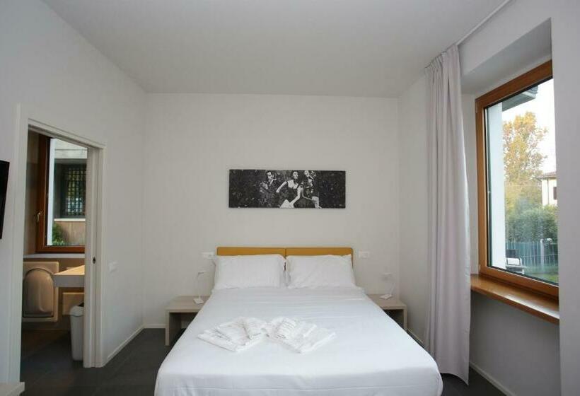 اتاق استاندارد, Stravagante Hostel & Rooms