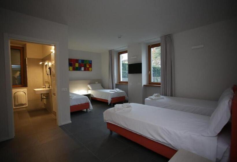 تختخواب در اتاق مشترک, Stravagante Hostel & Rooms