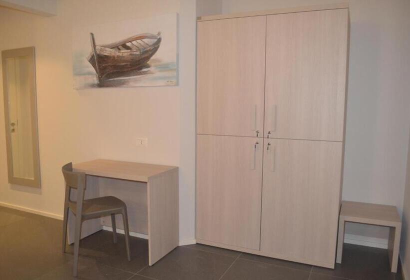 اتاق استاندارد چهار تخته, Stravagante Hostel & Rooms