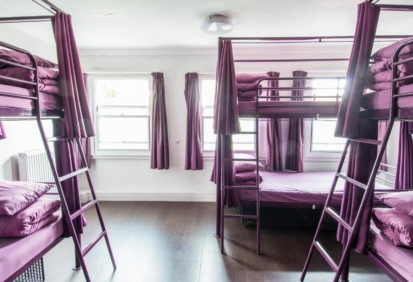 מיטה בחדר מעונות עם מקלחת משותפת, Safestay London Elephant & Castle