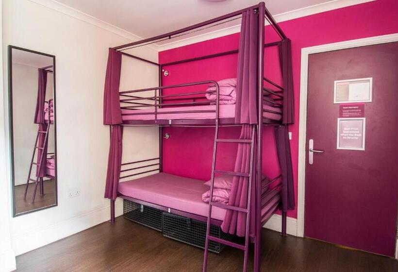 מיטה בחדר מעונות עם מקלחת משותפת, Safestay London Elephant & Castle
