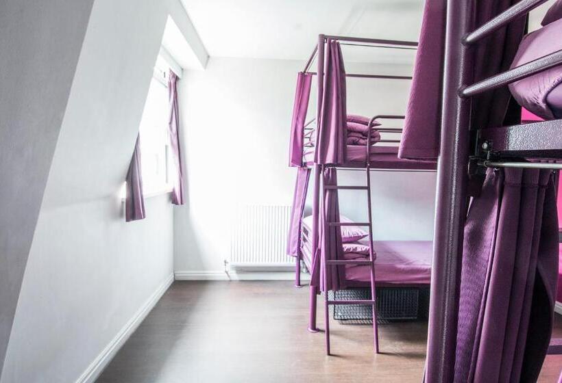 מיטה בחדר מעונות עם מקלחת משותפת, Safestay London Elephant & Castle