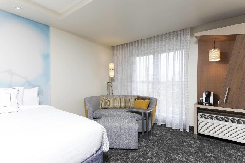Номер Стандартный Кровать Куин, Courtyard By Marriott Holland Downtown