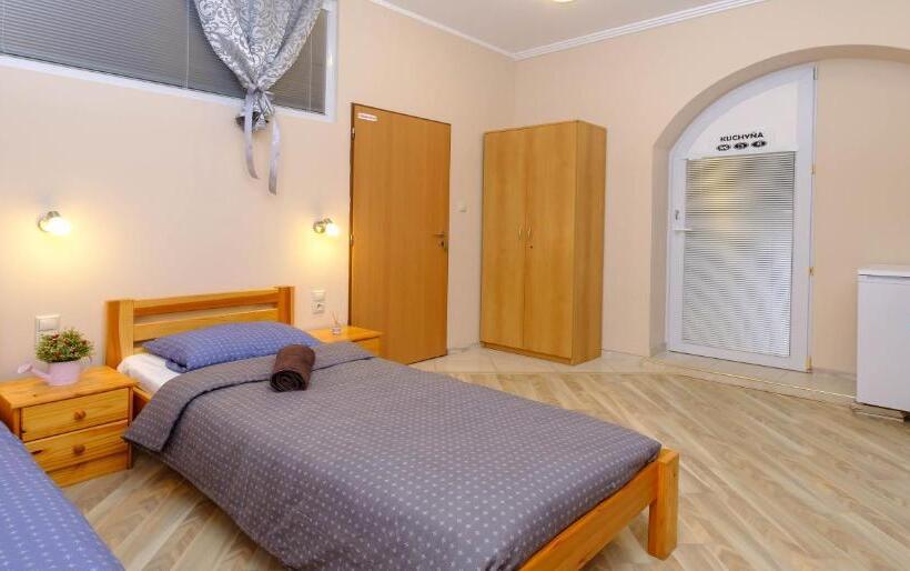 غرفة قياسية, Vila24 Levice