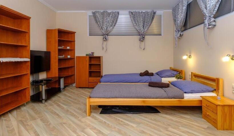 غرفة قياسية, Vila24 Levice