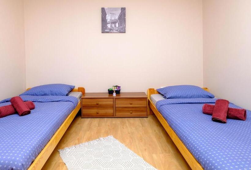 غرفة قياسية حمام مشترك, Vila24 Levice