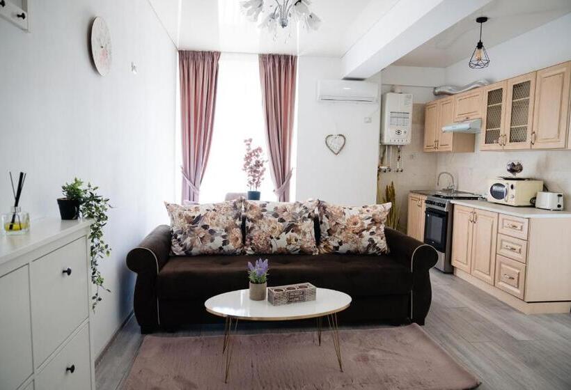 آپارتمان 1 خوابه با چشم‌انداز دریا, Almar Luxury Residence   Renting Apartments & Free Pool