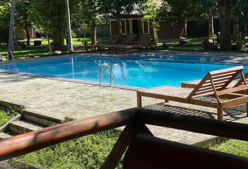 اتاق لوکس با چشم‌انداز باغ, The Mastodon Valley Safari Resort