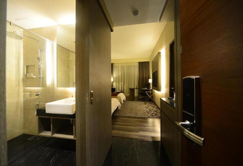 اتاق لوکس با تخت بزرگ, The Light Hotel Penang
