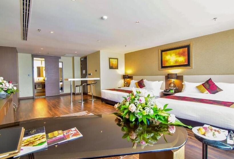 سوییت خانوادگی, The Light Hotel Penang