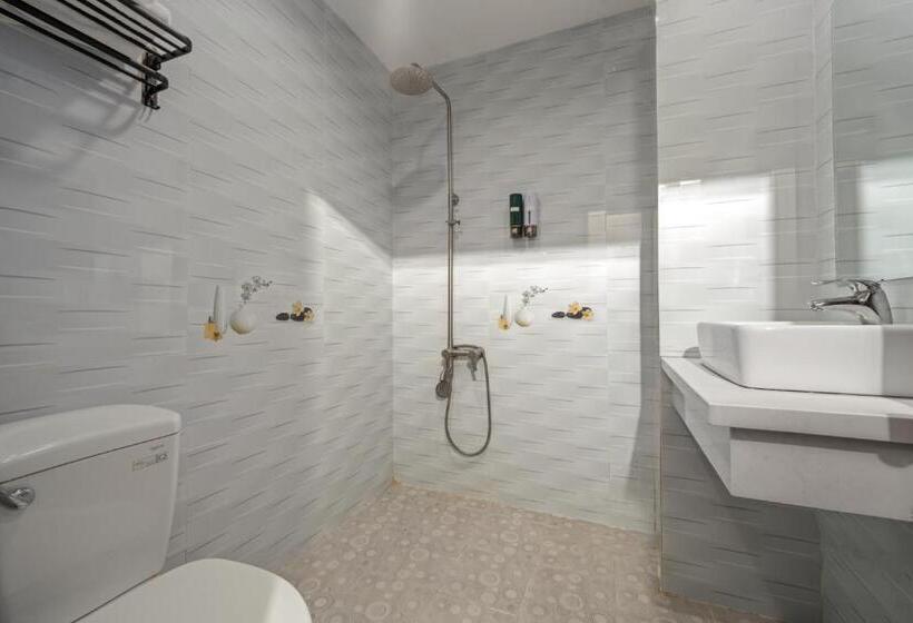 اتاق لوکس با چشم‌انداز دریا, Nami Hotel Nha Trang