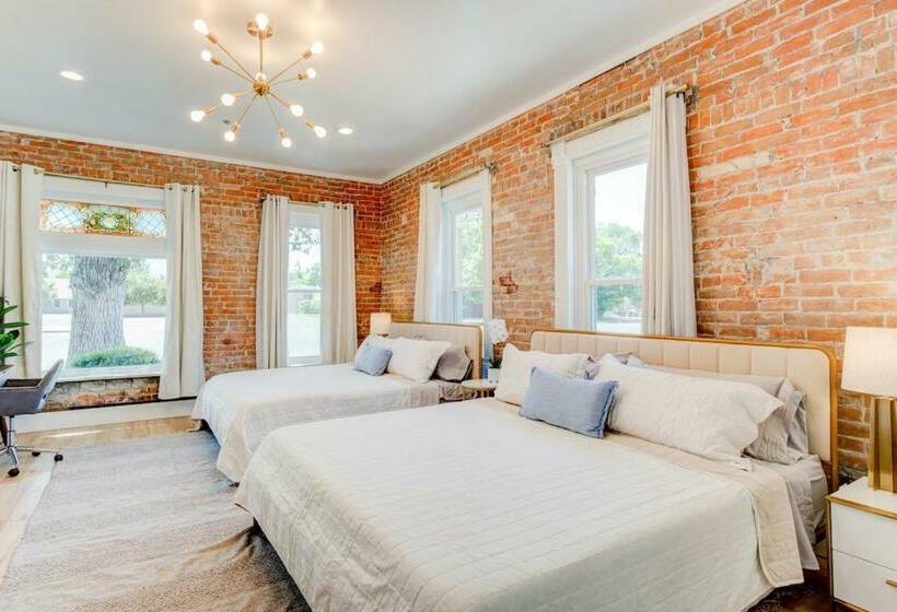 Президентский Люкс, Suite 1 Historic Art City Inn
