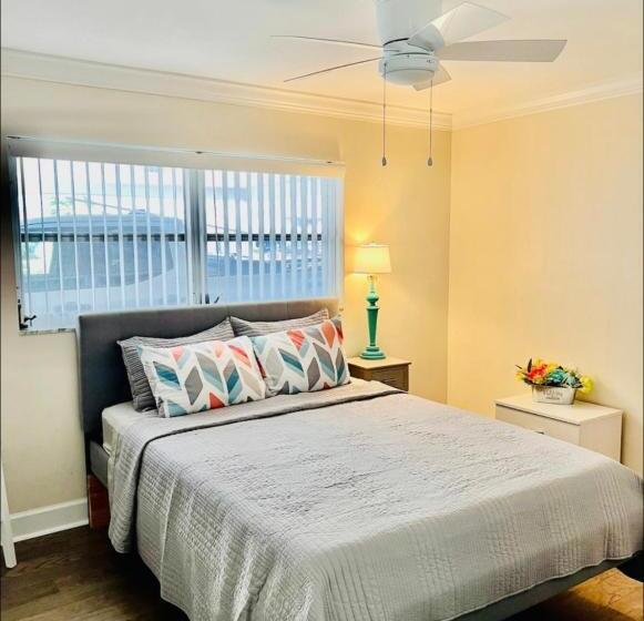 ファミリールーム, Cheerful Home With Two Bedrooms