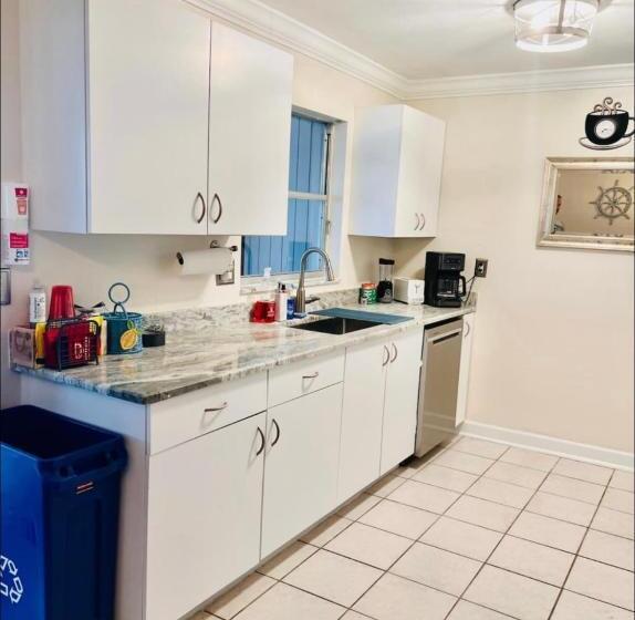 ファミリールーム, Cheerful Home With Two Bedrooms