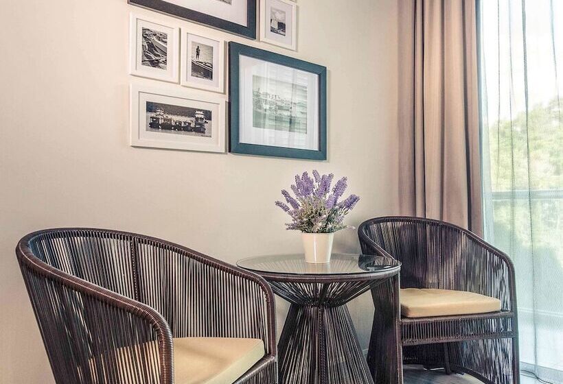 Люкс 2 Спальни, Mercure Kota Kinabalu City Centre