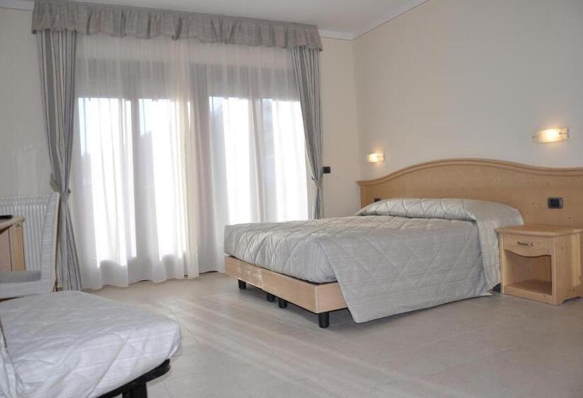 חדר סטנדרט לשלושה, Select