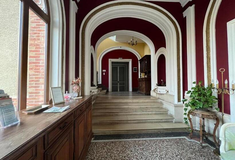 Четырехместный Номер Стандарт Вид на Сад, Château De Crènille