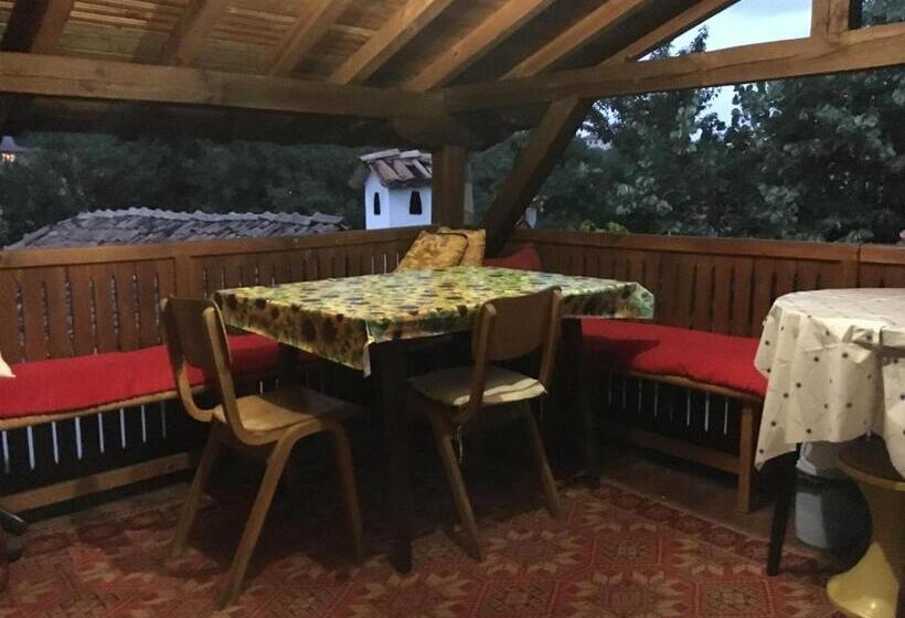 Дом 3 Спальни, Dyadovata Kashta