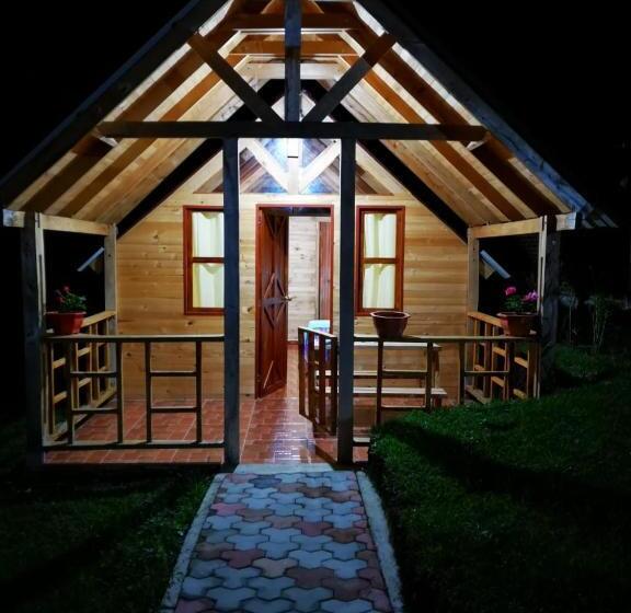 اتاق خانوادگی با چشمانداز باغ, San Agustín Wayrana