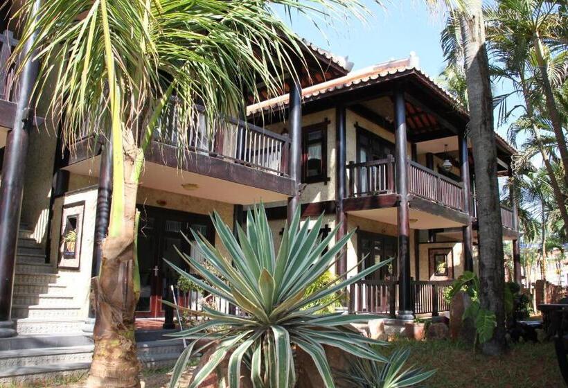 اتاق اساندارد با چشم‌انداز جانبی به دریا, Lotus Village Resort