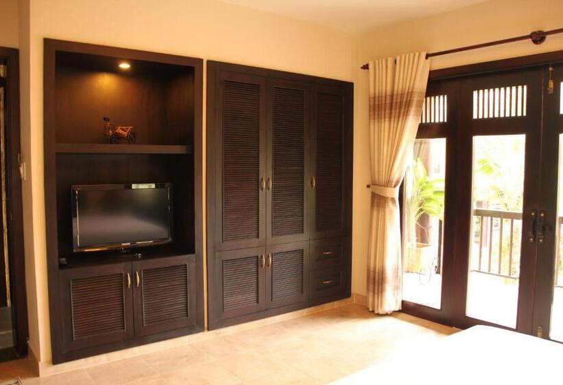 اتاق لوکس با چشم‌انداز باغ, Lotus Village Resort