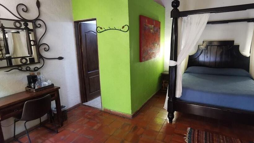 Habitación Estándar, Rosa Morada