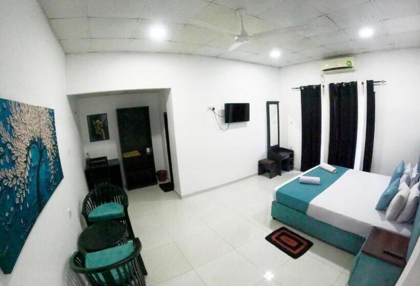 اتاق لوکس با بالکن, Seyara Holiday Resort