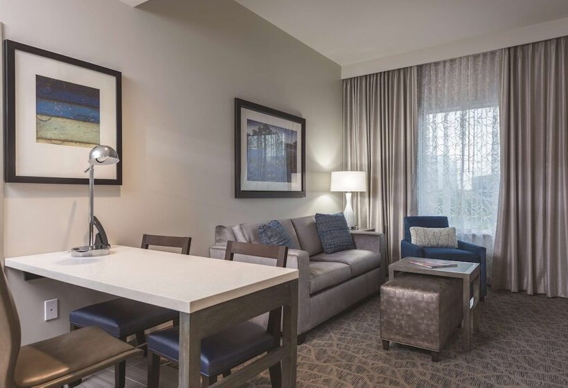 Люкс, Embassy Suites By Hilton The Woodlands At Hughes Landing