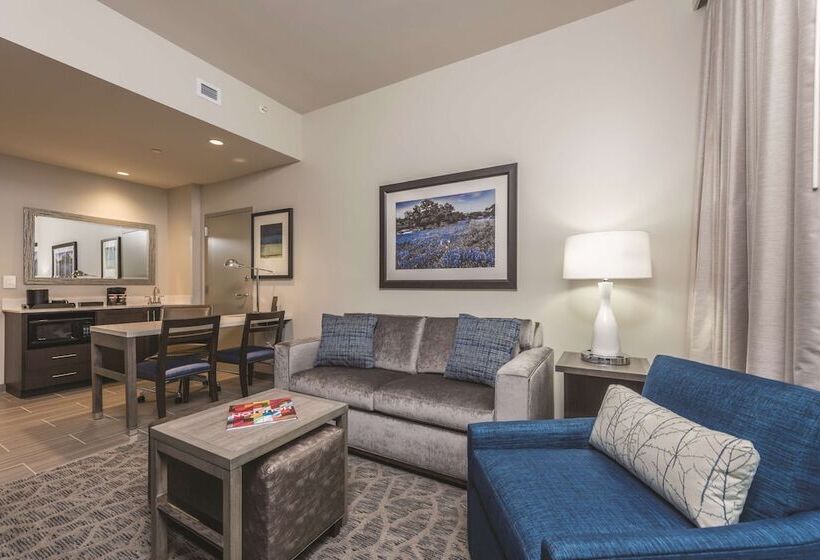 Люкс, Embassy Suites By Hilton The Woodlands At Hughes Landing
