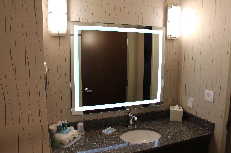 스위트, Holiday Inn Express & Suites Cold Lake, An Ihg