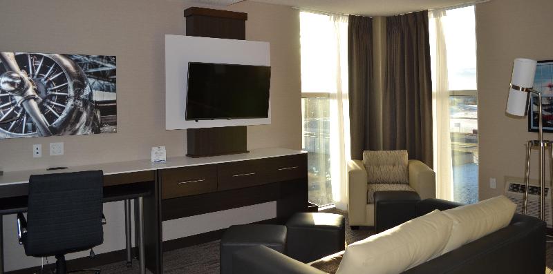 스위트 킹사이즈 침대, Holiday Inn Express & Suites Cold Lake, An Ihg