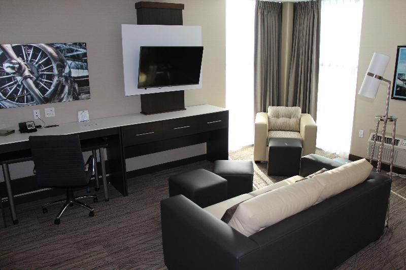 스위트 킹사이즈 침대, Holiday Inn Express & Suites Cold Lake, An Ihg