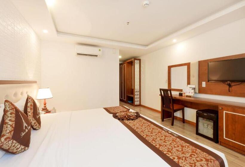اتاق لوکس با چشم‌انداز شهر, Paris Hotel & Apartment Nha Trang