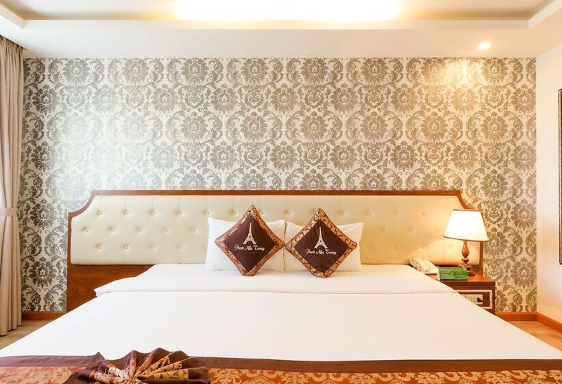 اتاق لوکس با چشم‌انداز دریا, Paris Hotel & Apartment Nha Trang