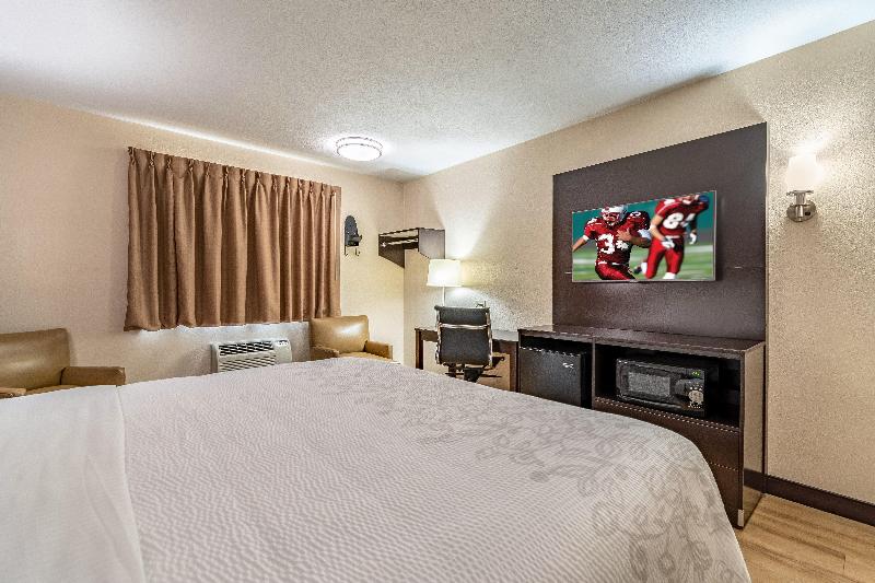 带大床的高级房间, Red Roof Inn Plus+ Huntsville