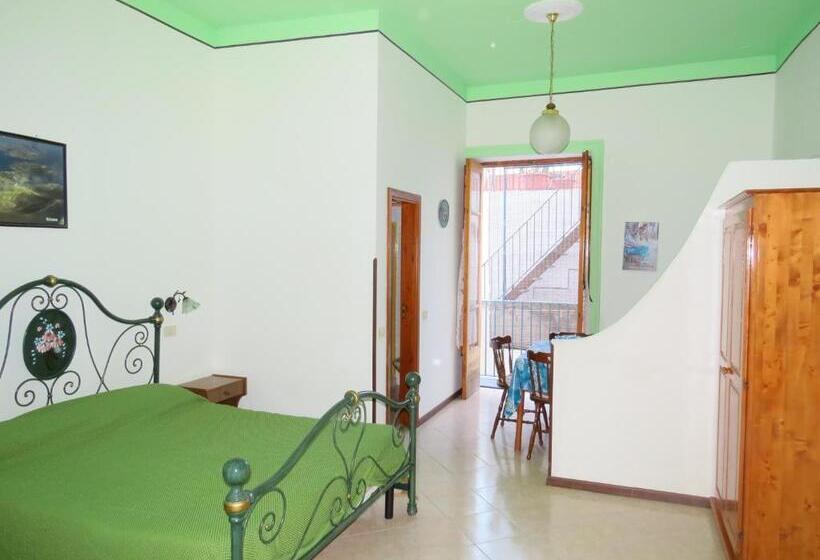 Семейное Студио, Casa Vittorio